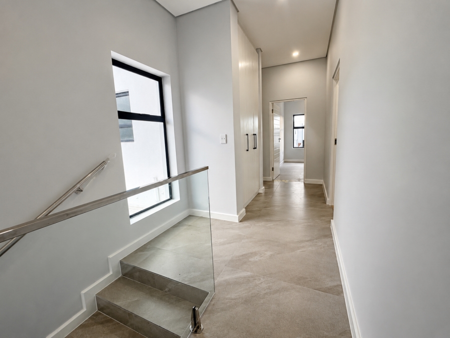5 Bedroom Property for Sale in Sandown Western Cape